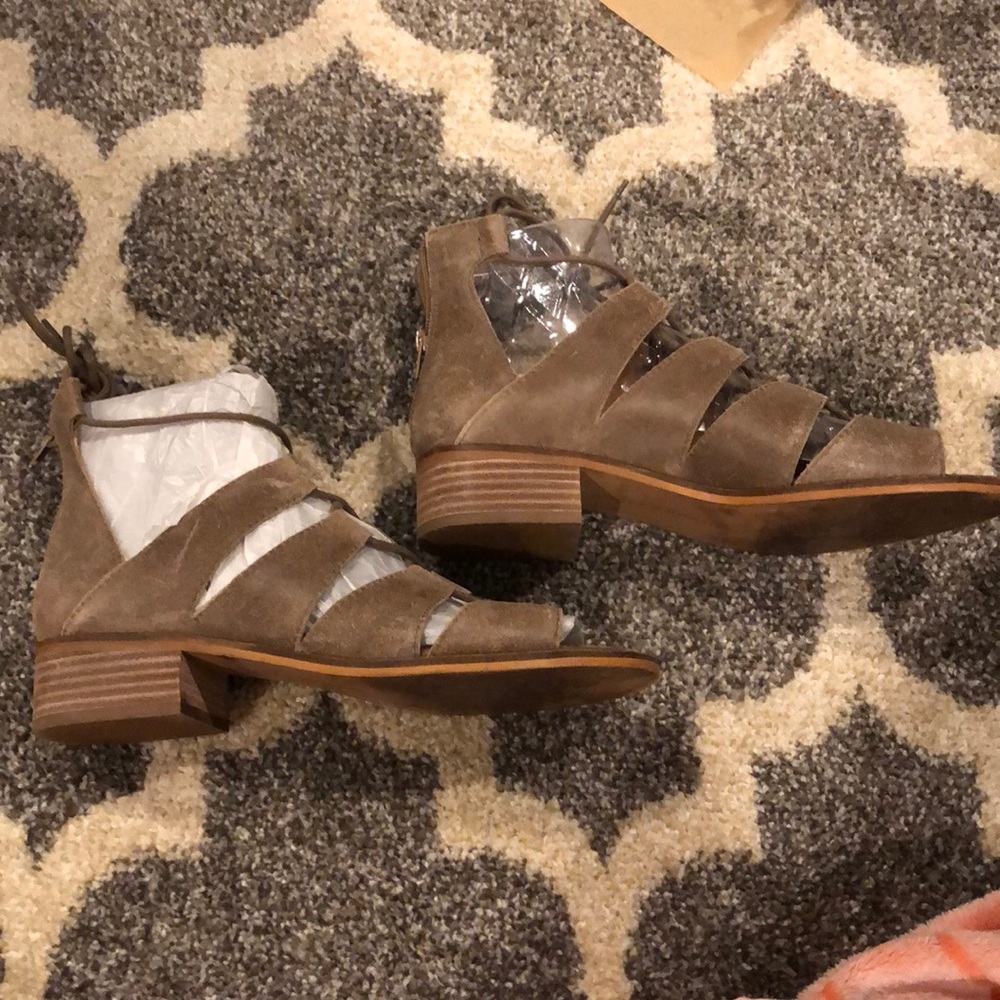 Lucky Brand Taupe Sandals